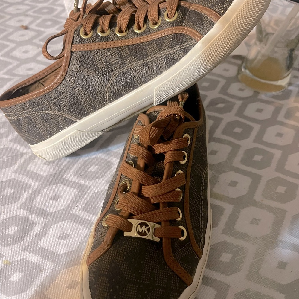Michael kors size 7 women’s brown with gold sneakers